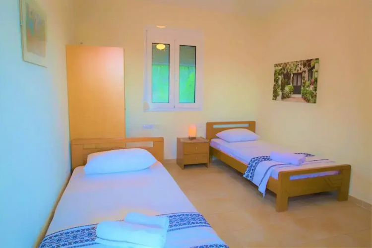 disCrete Villa Maroulas