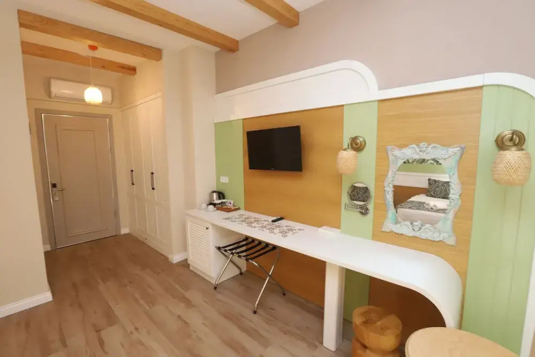 Dolphin Park Hotel