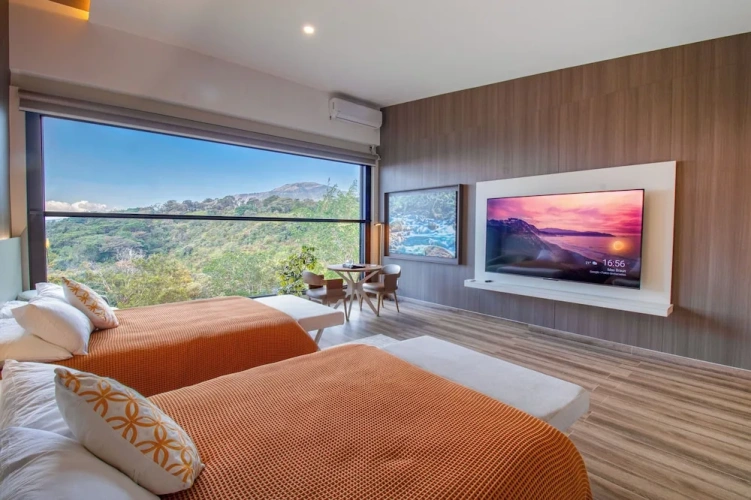 Quadruple Family Suite
