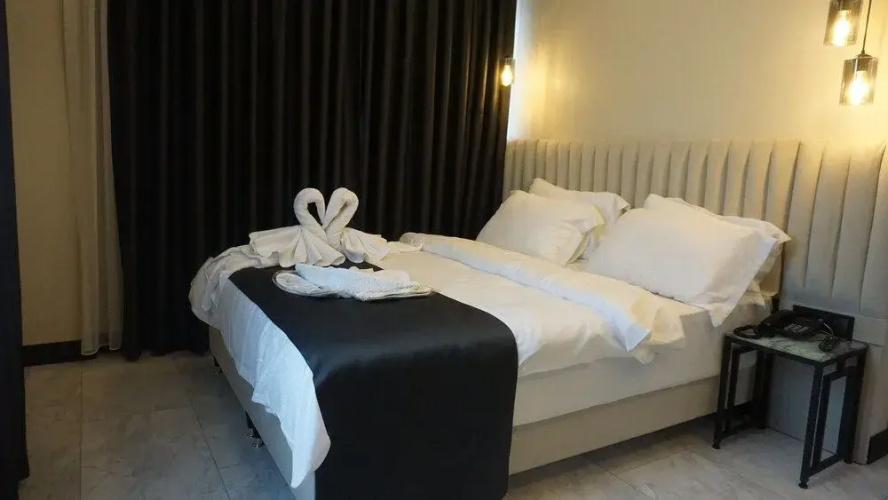 mana airport hotel