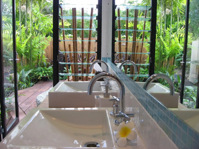 Heliconia Hideaway