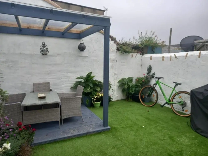 3 Bedrooms Cottage