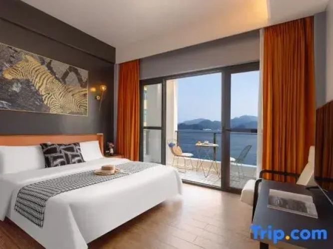 Luxury Double room with balcony and with sea view