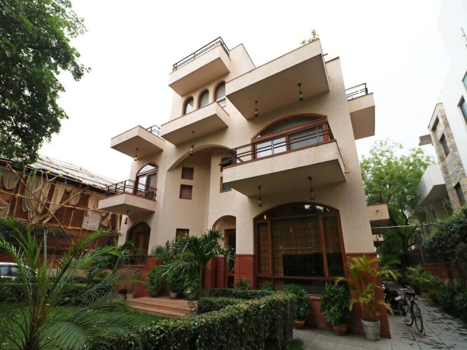 FabHotel Pearl Villas Sector 31