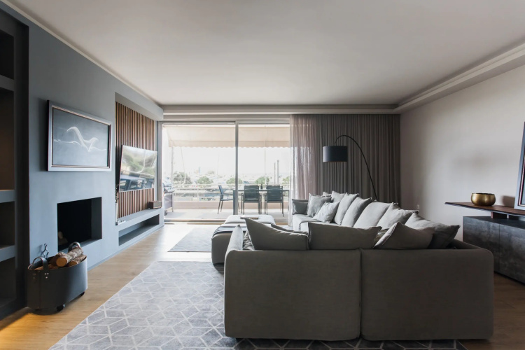 2BD Beachfront Apartment Athens Riviera by TheOlon