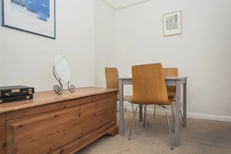 Bright 1 Bedroom Flat in Oval