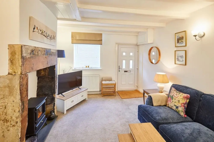 Host Stay Waterlily Cottage