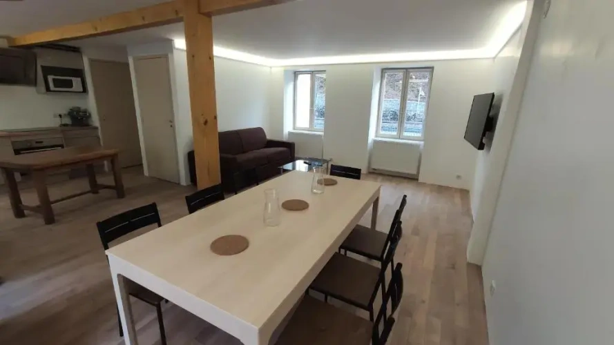 3 Bedrooms Apartment