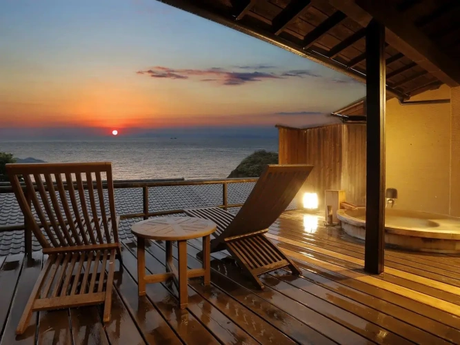Standard Twin room with sea view
