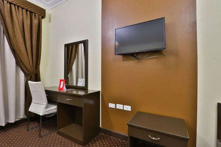 OYO 446 Mas Hotel