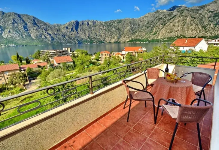 1 Bedroom Apartment with balcony and with sea view