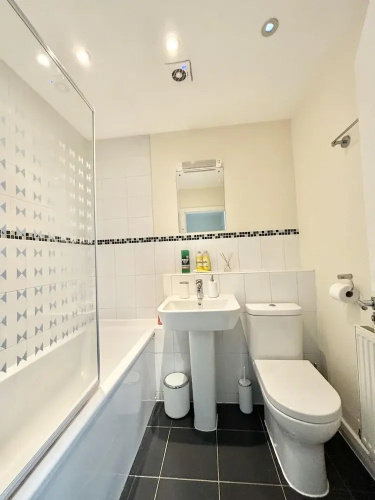 Remarkable 3-bed House in Reading