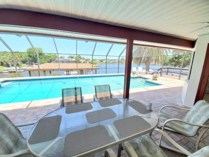 Dancin Dolphin 3 Bedroom Home by Redawning