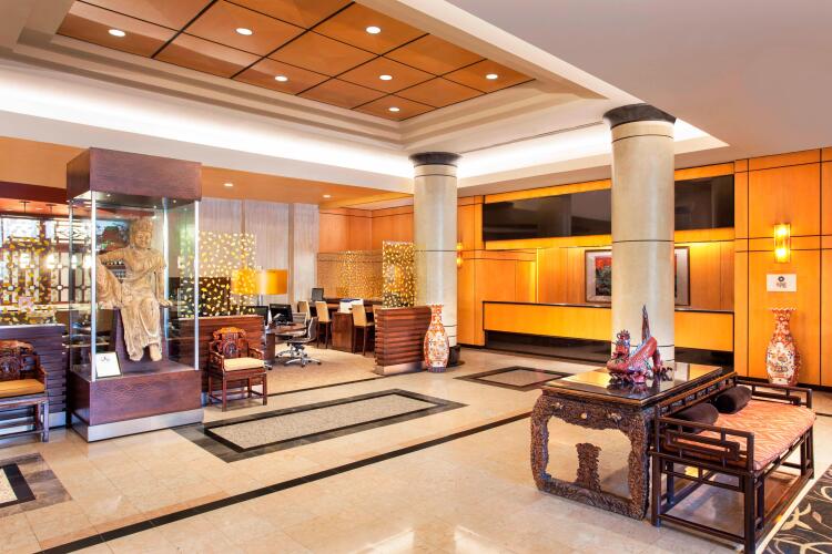 Sheraton LaGuardia East Hotel Over view