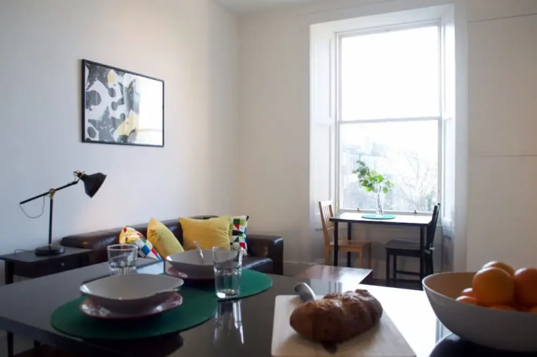 2 Bedroom Flat Near City Centre