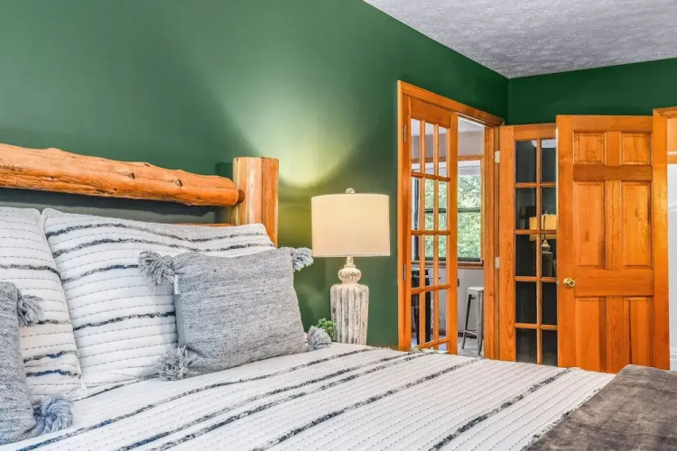 Pure & Simple 3 Bedroom Cabin by RedAwning