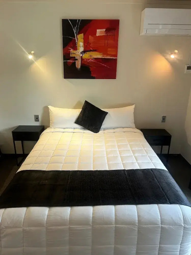 Aquarious motor inn
