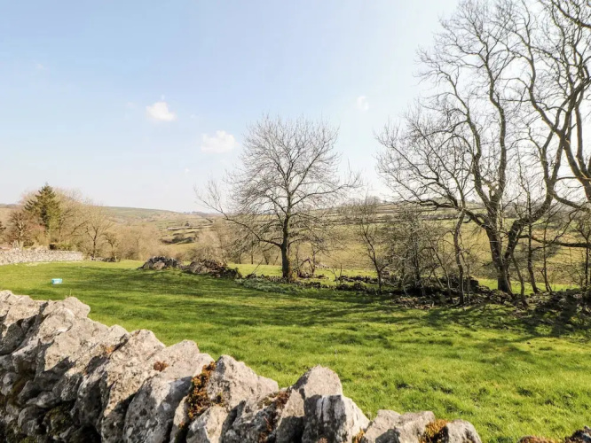 15 Calton View