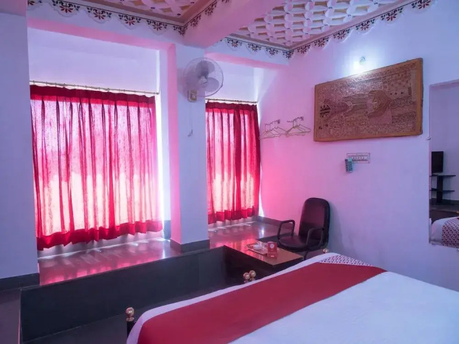 OYO 12250 Home Kesar Vilas near Trident Udaivilas