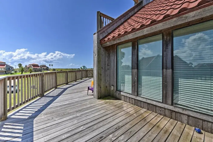 Matagorda Townhome W/deck, Views, Pool Access