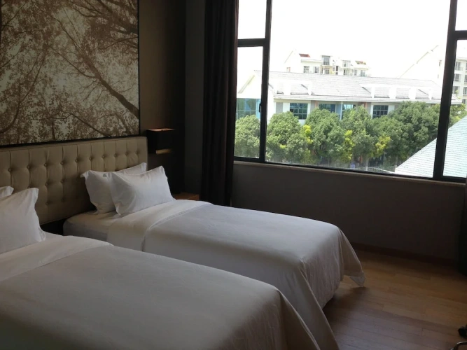 Standard Twin room with garden view
