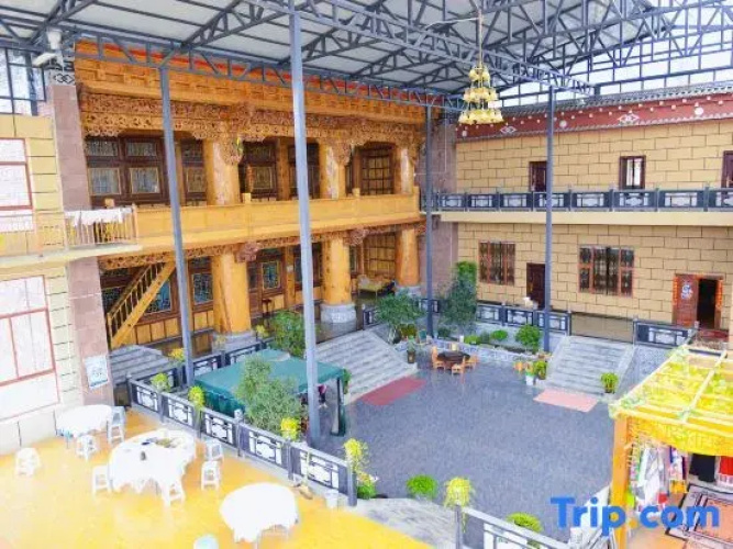 Shangri-La Nuqing Farmyard