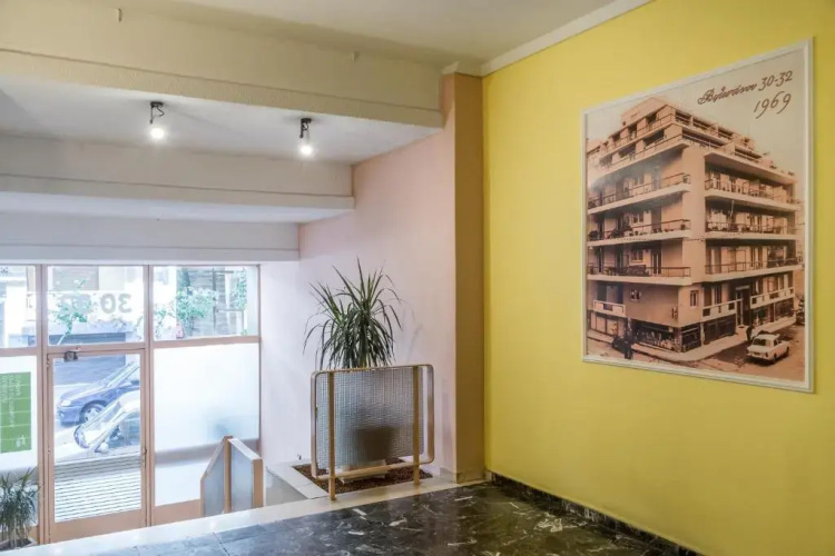 2 bedroom apartment near the Metro