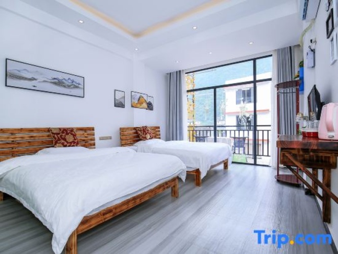Standard Twin room with balcony