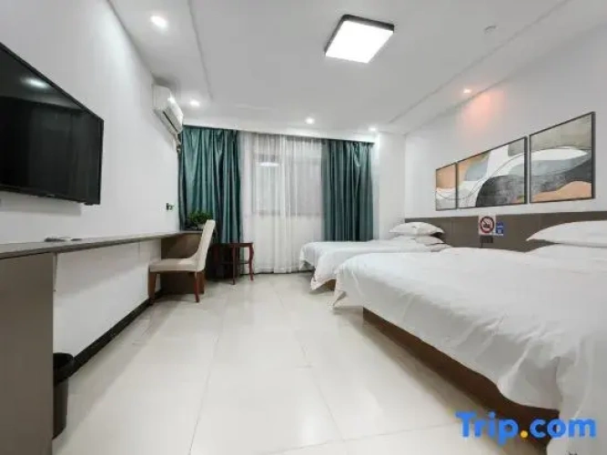 Deluxe Family Suite