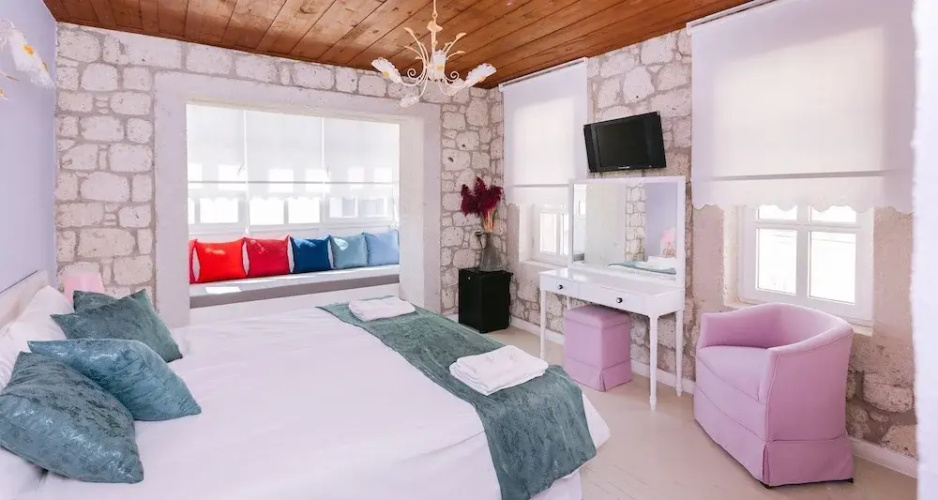 Begonvil Butik Otel by Aliki Alacati