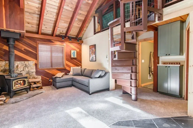 7290 4th Ave Cabin