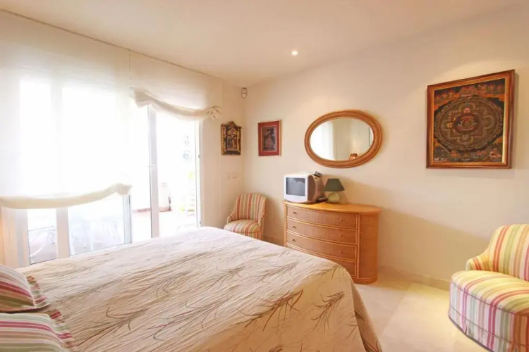 1105 beachfront apartment golden mile marbella