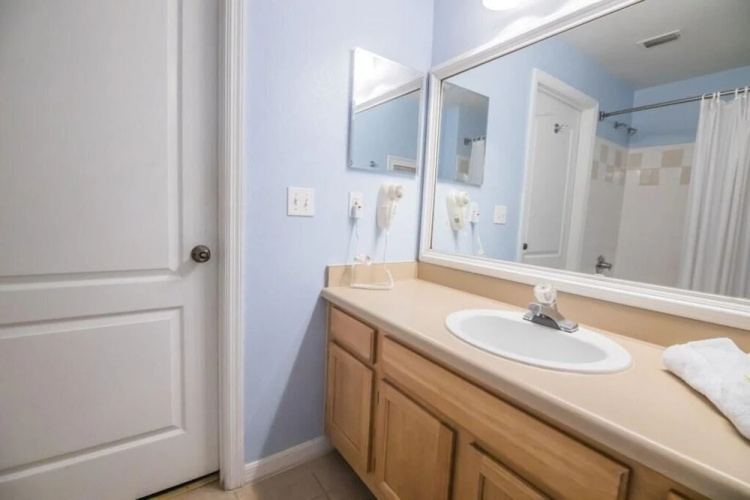 Bright Runaway Beach Condo