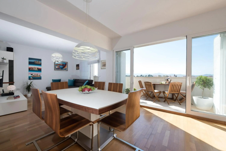 Penthouse with roof terrace