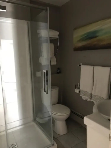 Elevate Rooms Chickadee Lodge