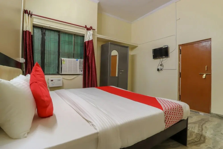 OYO Flagship 49061 Dev Hotel & Restaurant