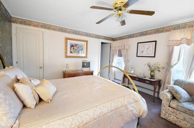 Maple Springs Lake Side Inn