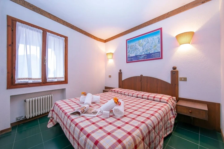 1 Bedroom Quadruple Family Apartment