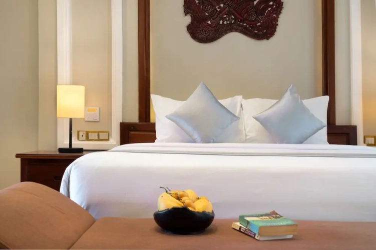 Suite with balcony and with pool view