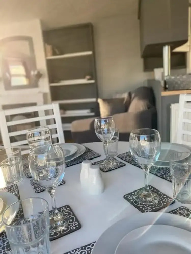 Immaculate 2-bed Static Caravan Near the Lake