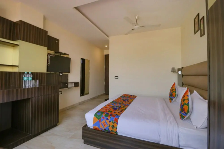 FabHotel Narula