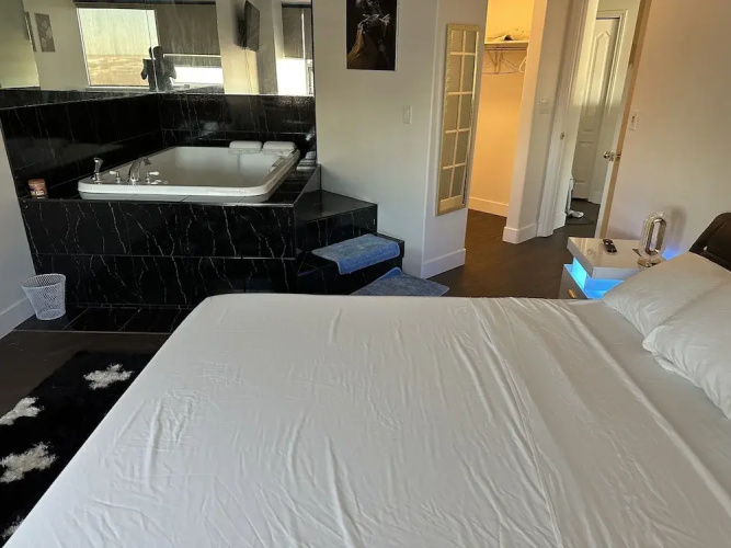 Luxury Downtown Condo Two Bedroom