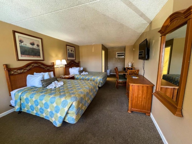 Double room with partial view
