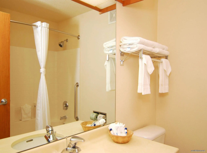 Best Western Plus Vancouver Mall Dr. Hotel & Suites photo 11