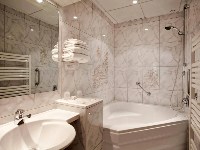 Logis Hôtel & Restaurant Arcombelle