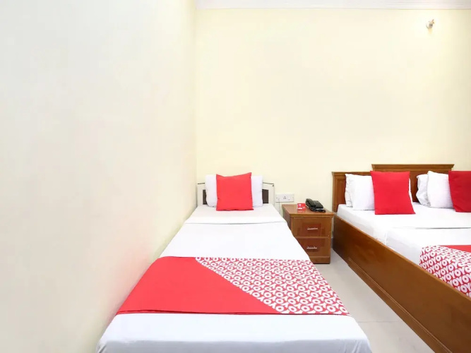 OYO 15667 Hotel Anand