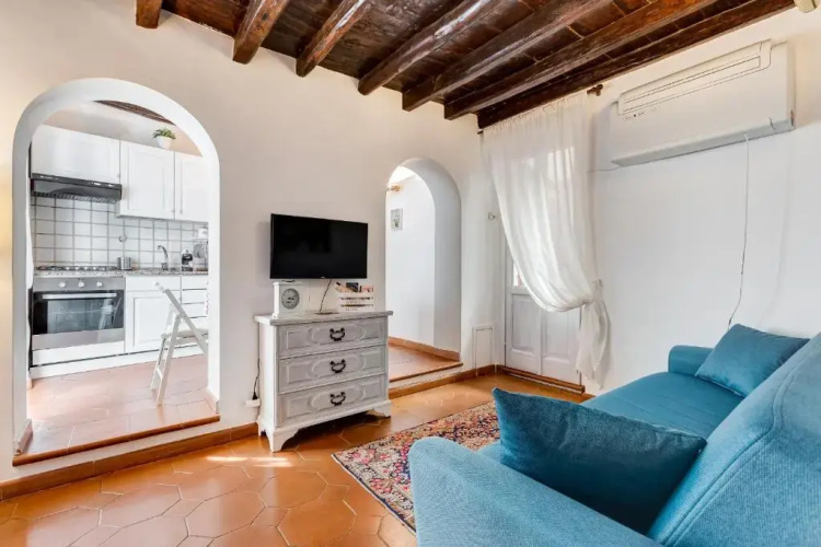 White Coronari Apartment