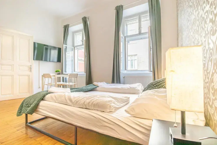 Friendly 2BR Apt- Near Rennweg