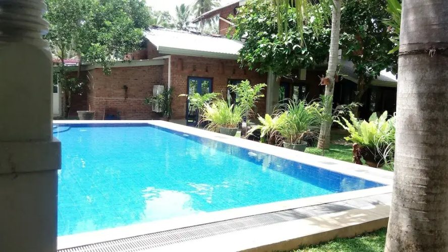 C & I Beach Hotel