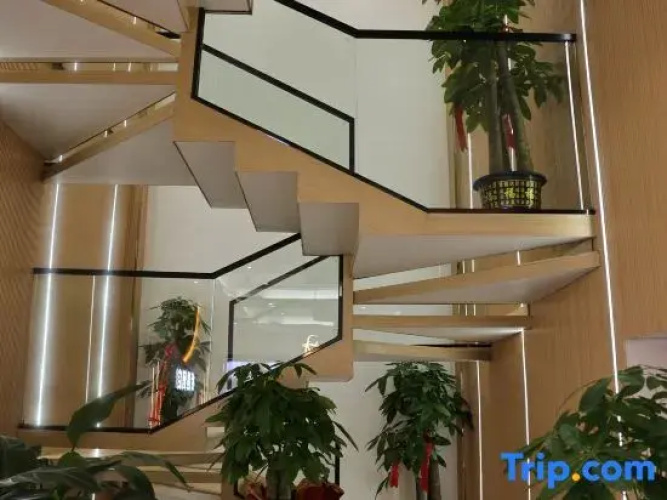 Yichun Meet Hotel